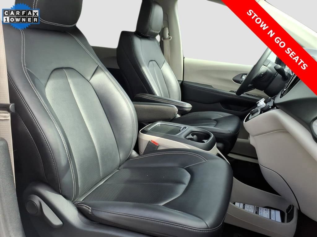 Used 2024 Chrysler Pacifica Touring-L image 8