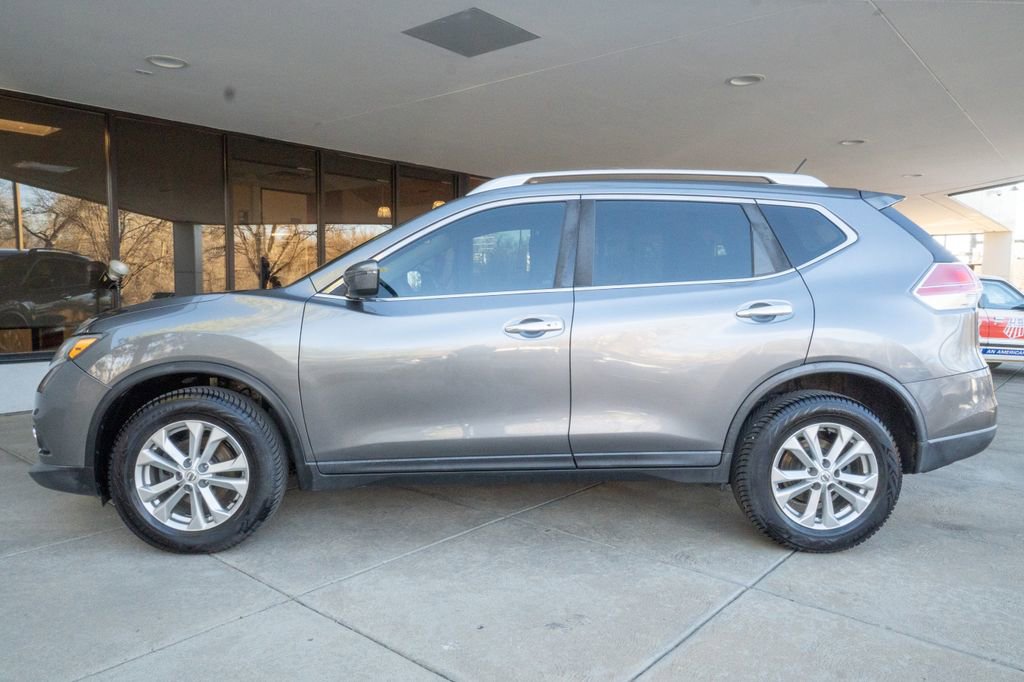 Used 2016 Nissan Rogue SV AWD/4WD image 4