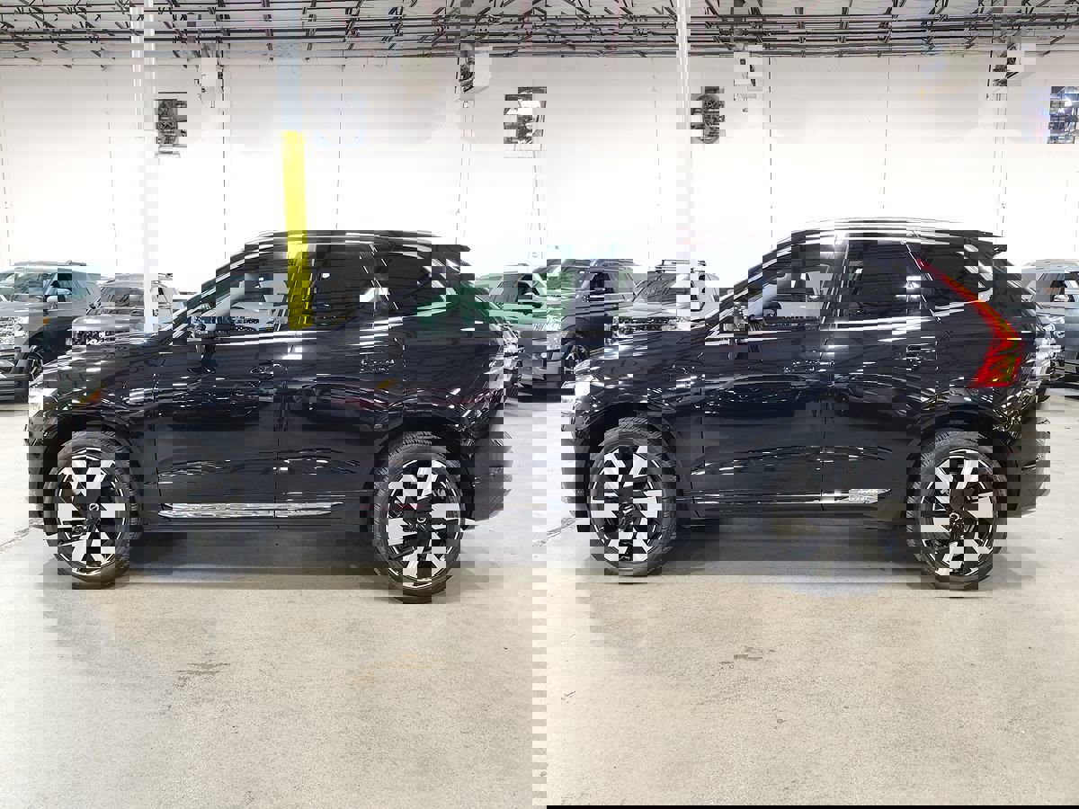 Used 2023 Volvo XC60 T8 Plus w/ Protection Package Premier image 8