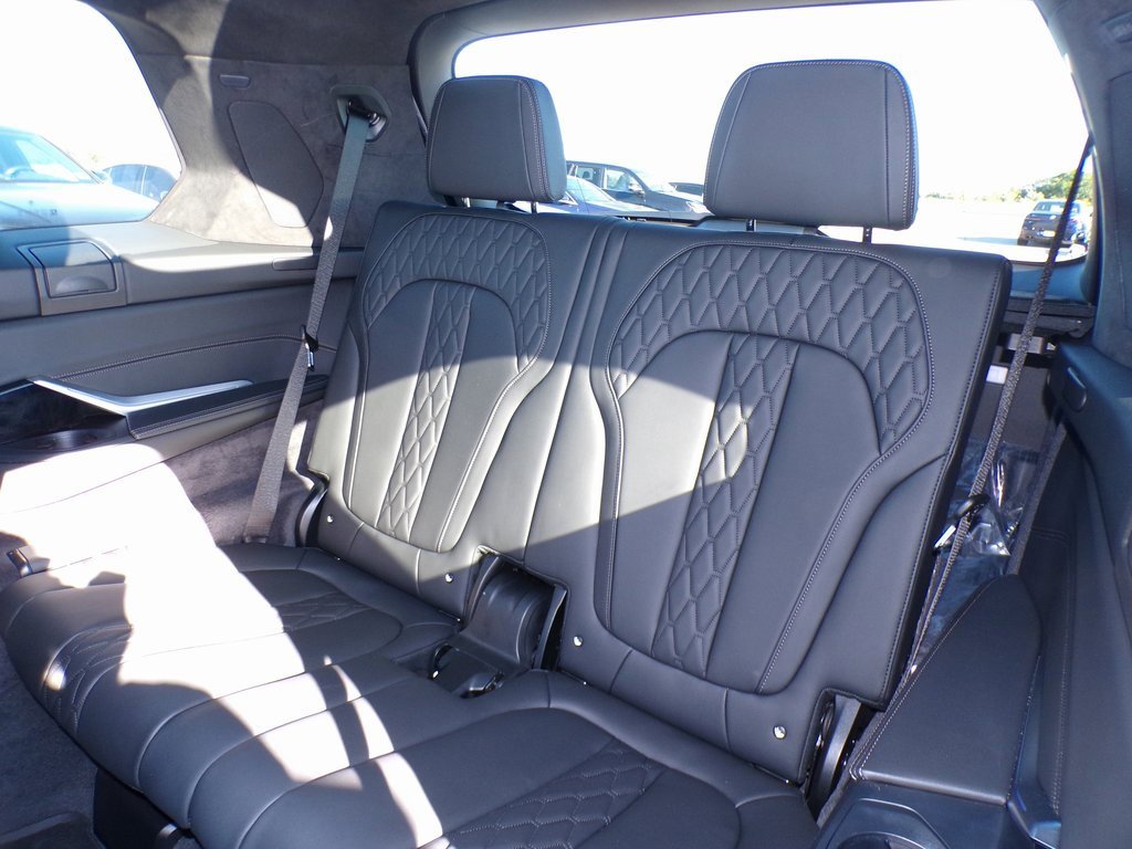 Used 2026 BMW X7 M60i image 11