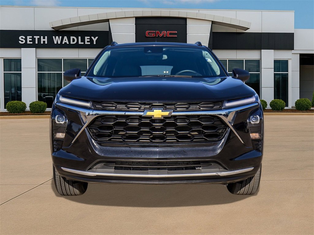 Used 2024 Chevrolet Trax LT w/ Driver Confidence Package image 2