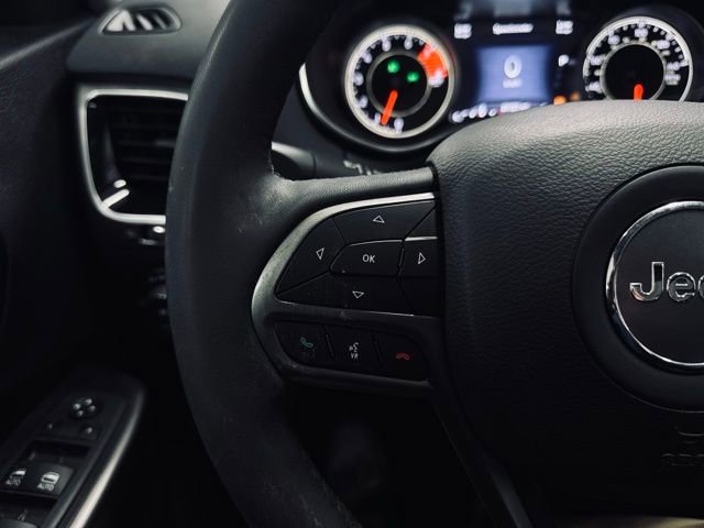 Used 2022 Jeep Cherokee Limited image 27