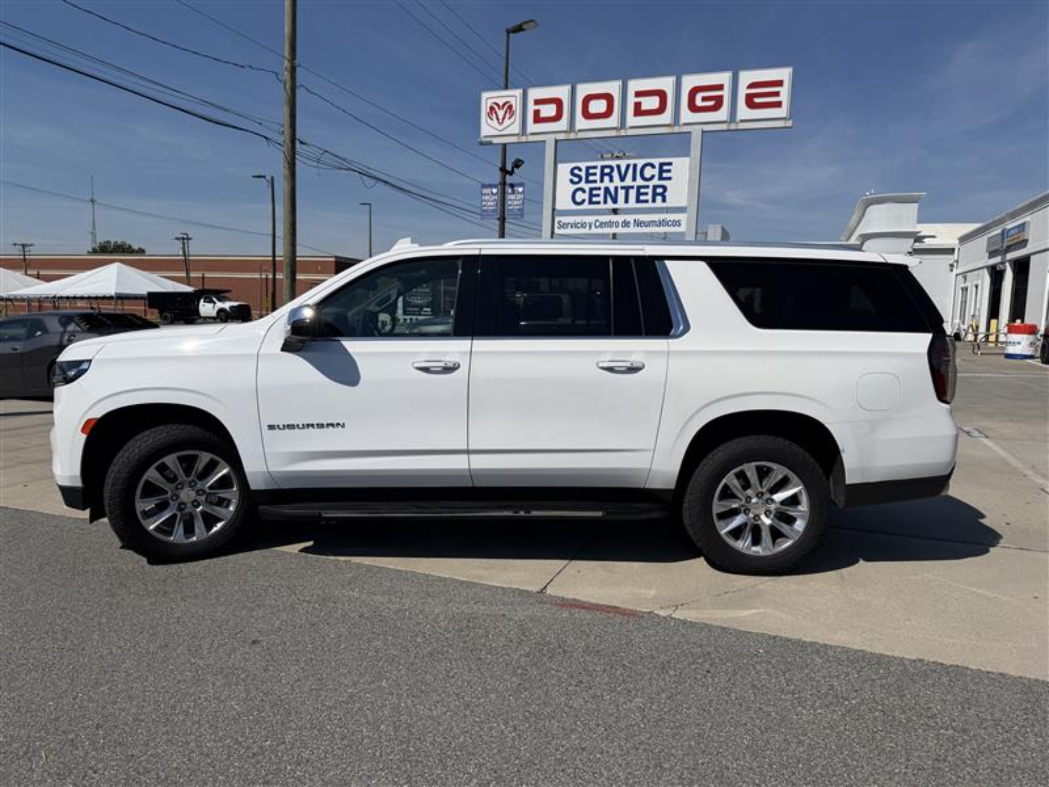 Used 2023 Chevrolet Suburban Premier AWD/4WD image 2