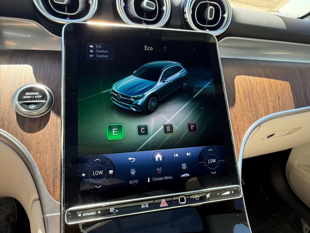 Used 2025 Mercedes-Benz GLC 300 image 18
