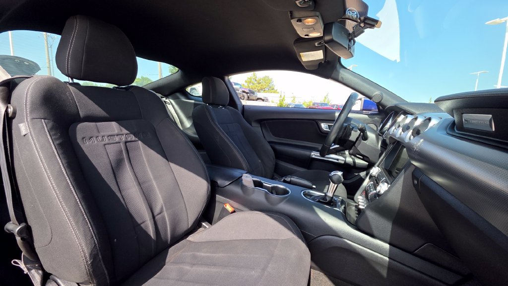 Used 2018 Ford Mustang Coupe w/ Equipment Group 101A RWD image 11