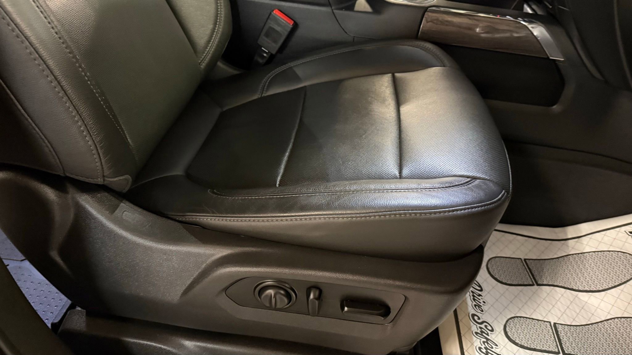 Used 2020 Chevrolet Silverado 2500 LTZ w/ LTZ Convenience Package image 22