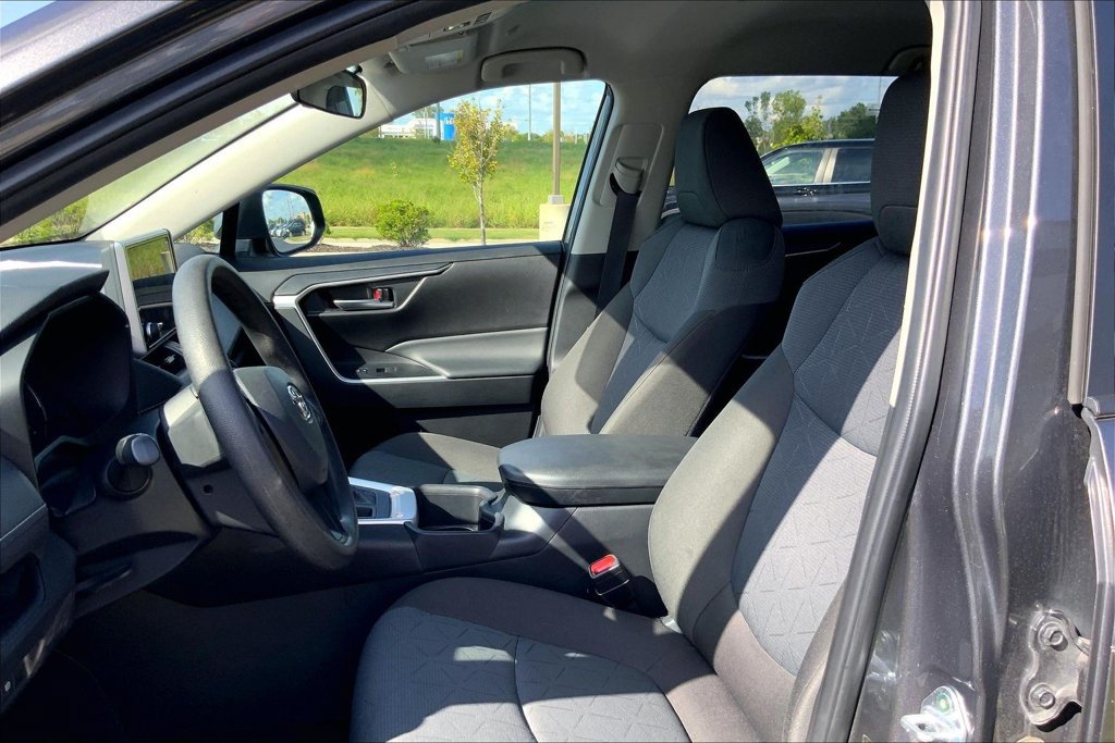 Used 2025 Toyota RAV4 XLE FWD image 9