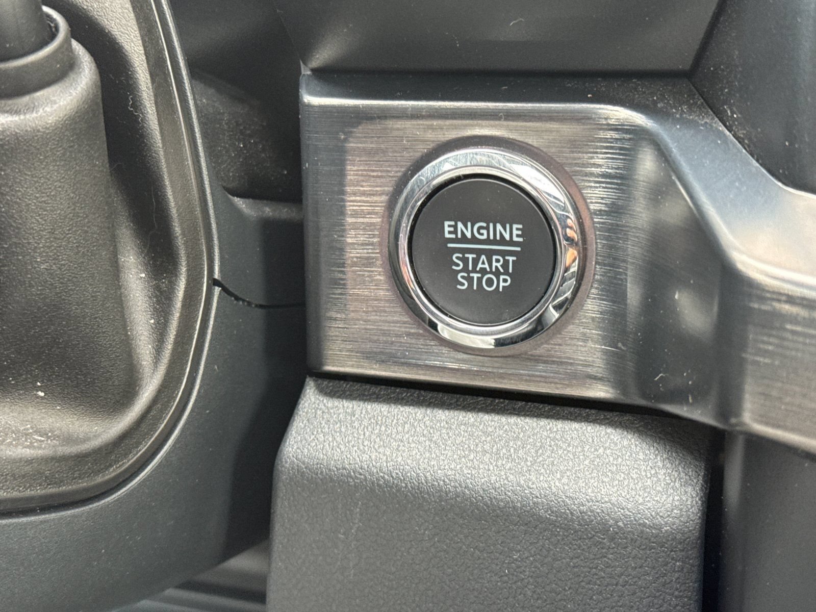 Used 2025 Ford F350 Lariat w/ Lariat Ultimate Package AWD/4WD image 22