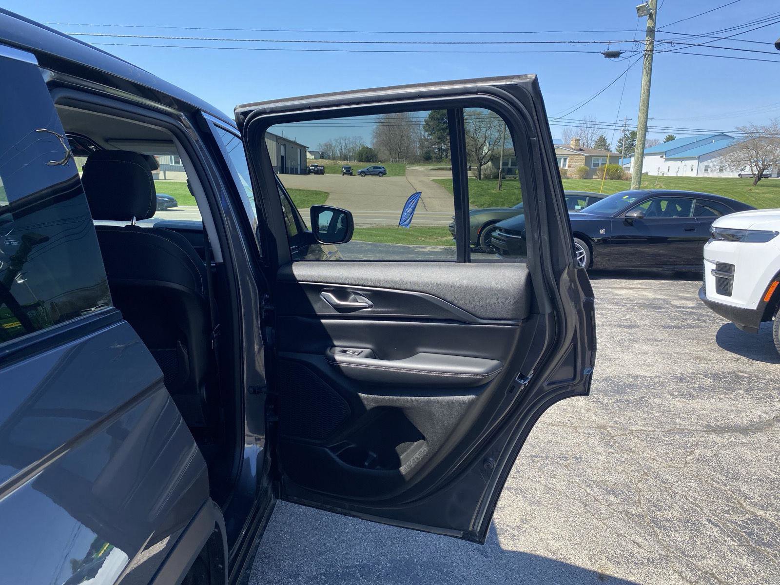 Used 2023 Jeep Grand Cherokee Laredo image 33
