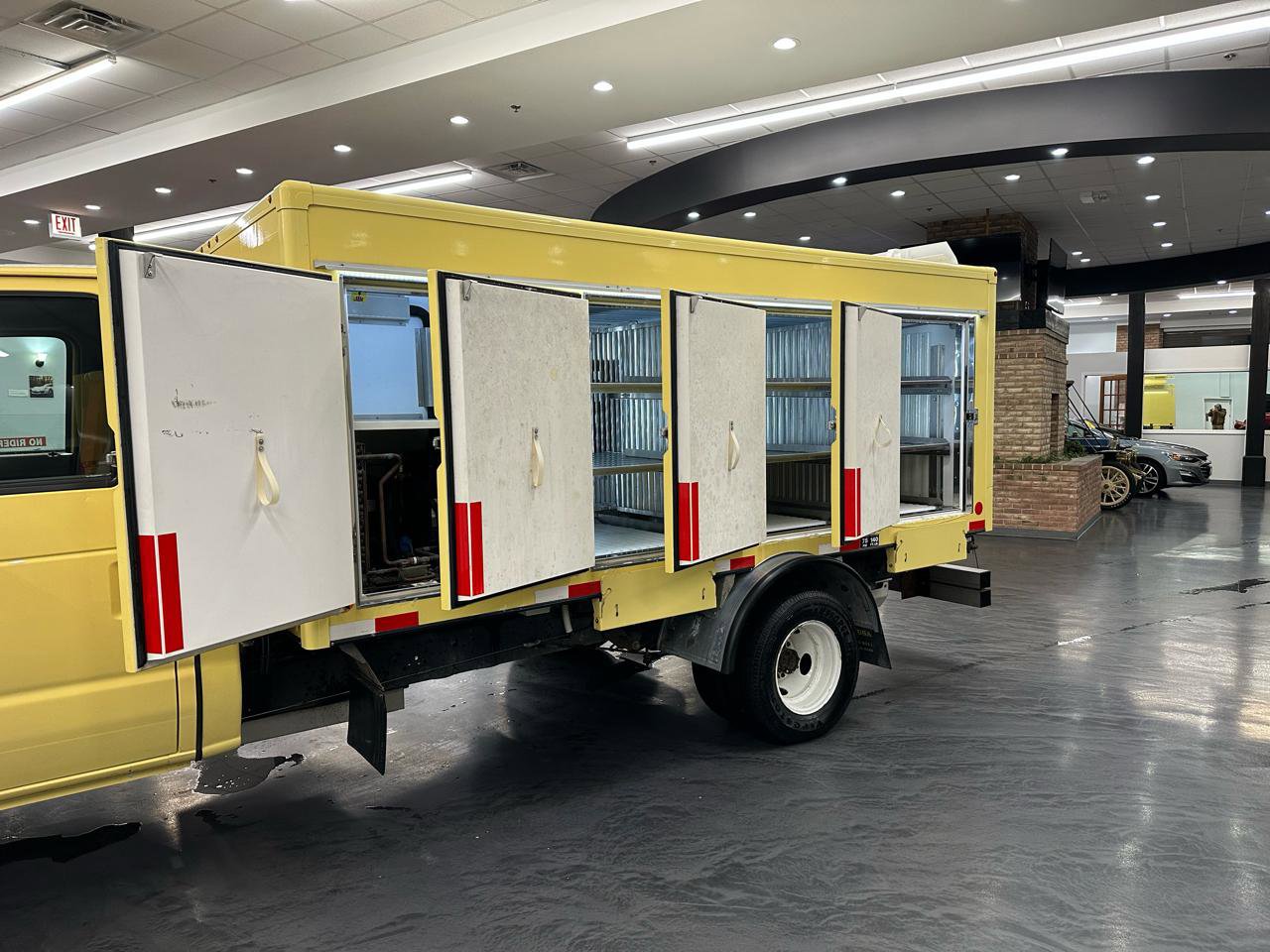 Used 2022 Ford E-450 and Econoline 450 Super Duty RWD image 14