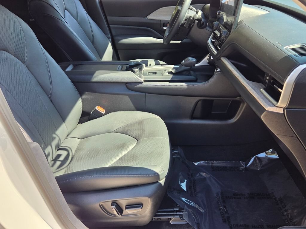 Used 2025 Toyota Grand Highlander AWD image 19