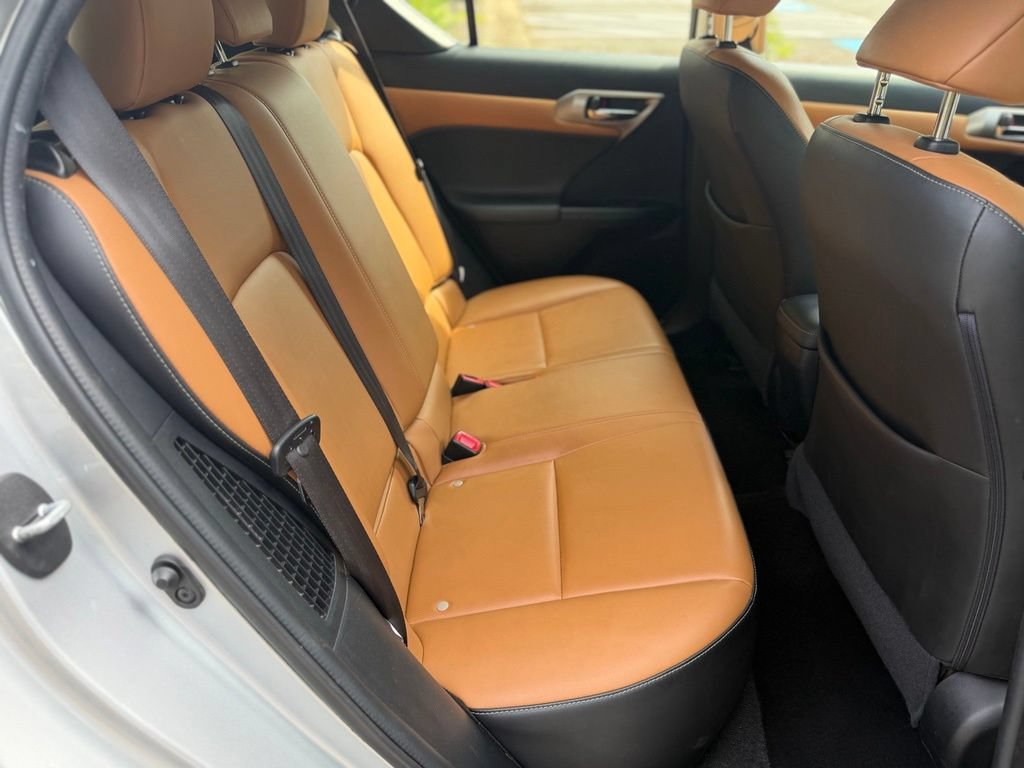 Used 2016 Lexus CT 200h w/ Seat Comfort Package FWD image 17