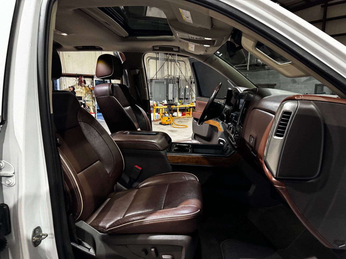 Used 2018 Chevrolet Silverado 1500 High Country image 24