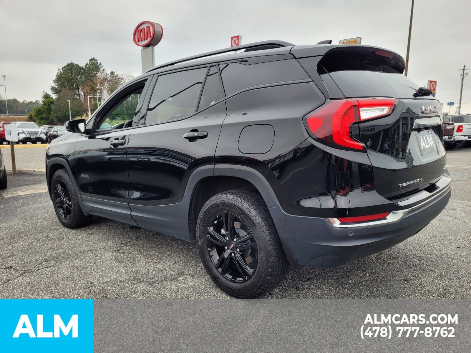 Used 2024 GMC Terrain AT4 image 9