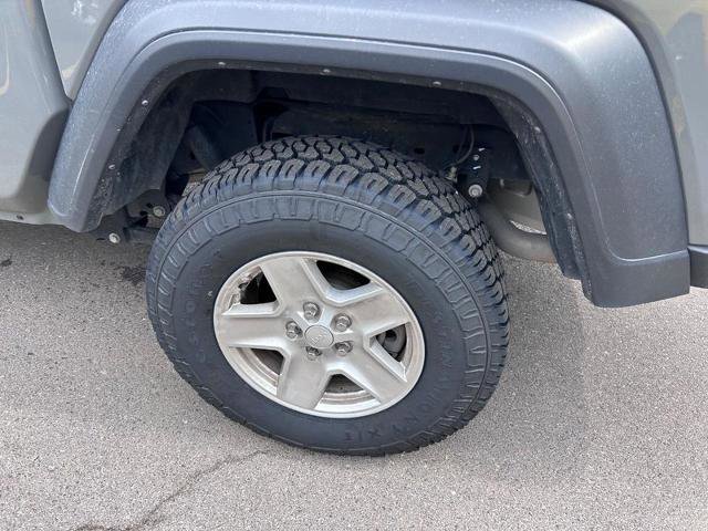 Used 2023 Jeep Gladiator Sport image 8