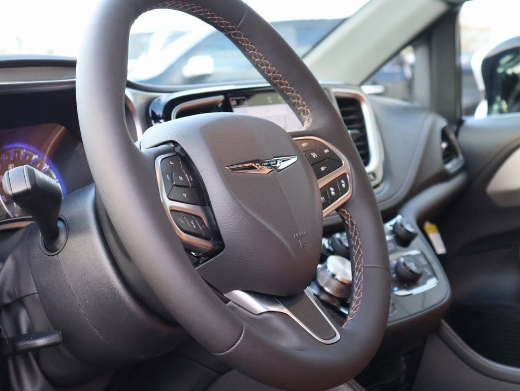 New 2026 Chrysler Pacifica Pinnacle image 24