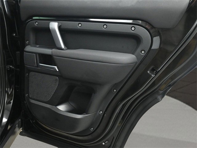 Used 2023 Land Rover Defender 110 X-Dynamic SE image 16