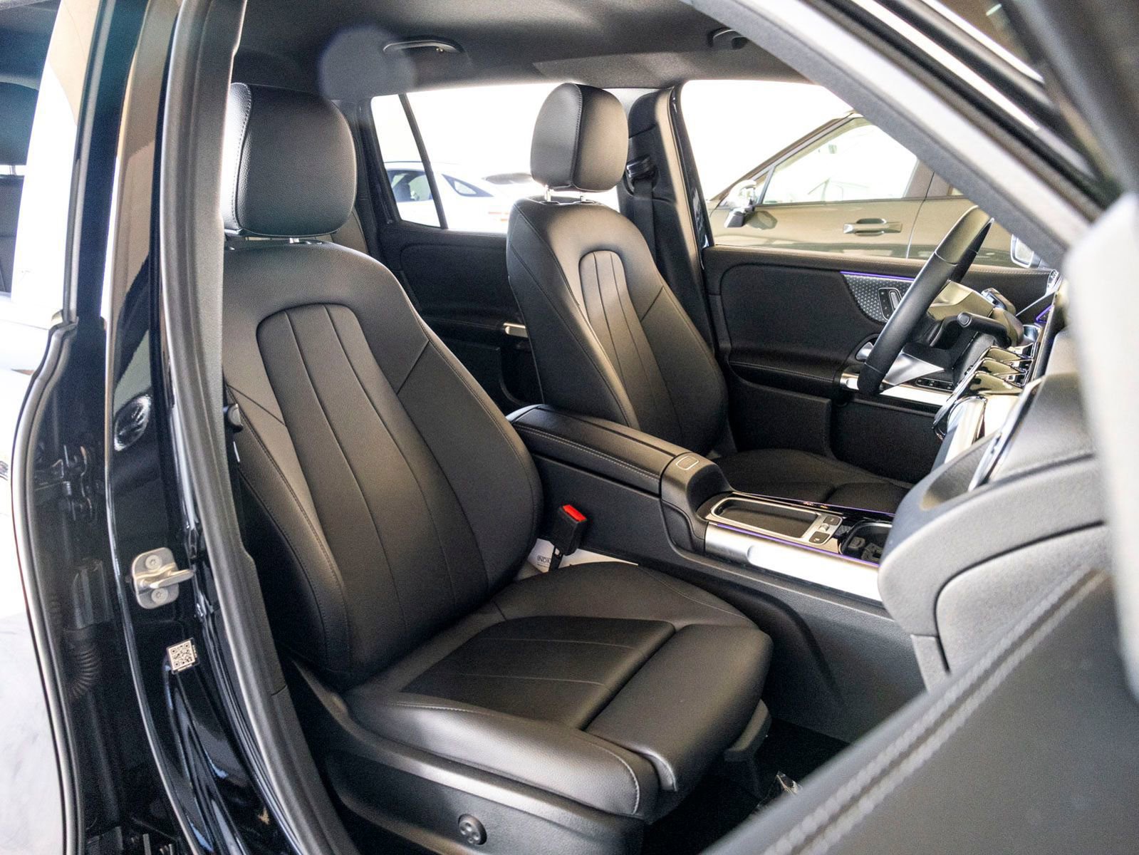 Used 2025 Mercedes-Benz GLB 250 image 27