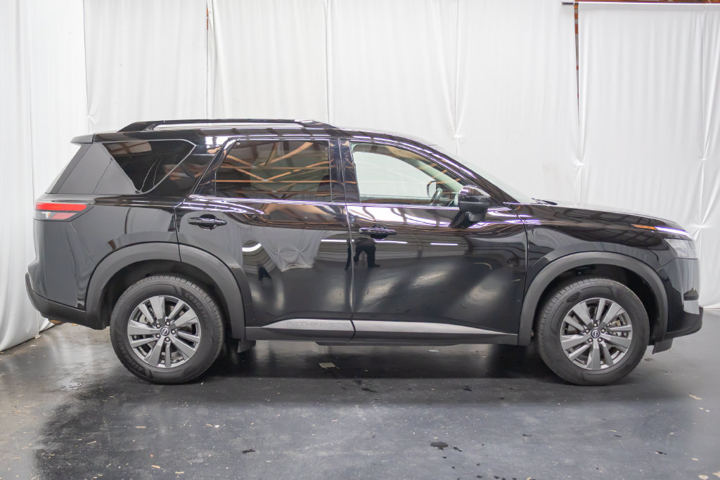 Used 2024 Nissan Pathfinder SV AWD/4WD image 4