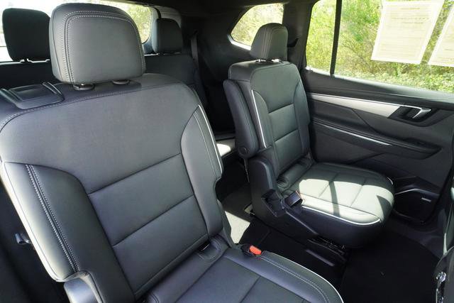 Used 2025 Buick Enclave Preferred image 27