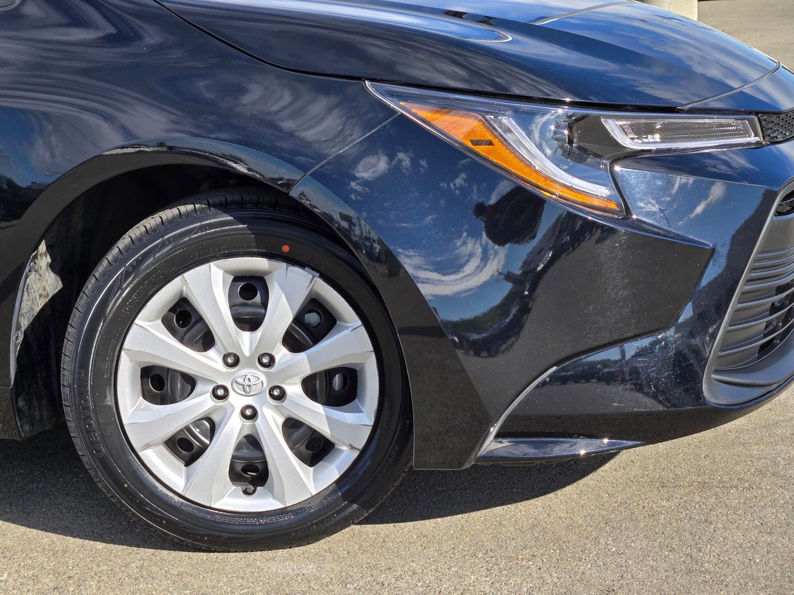 Used 2024 Toyota Corolla LE FWD image 9