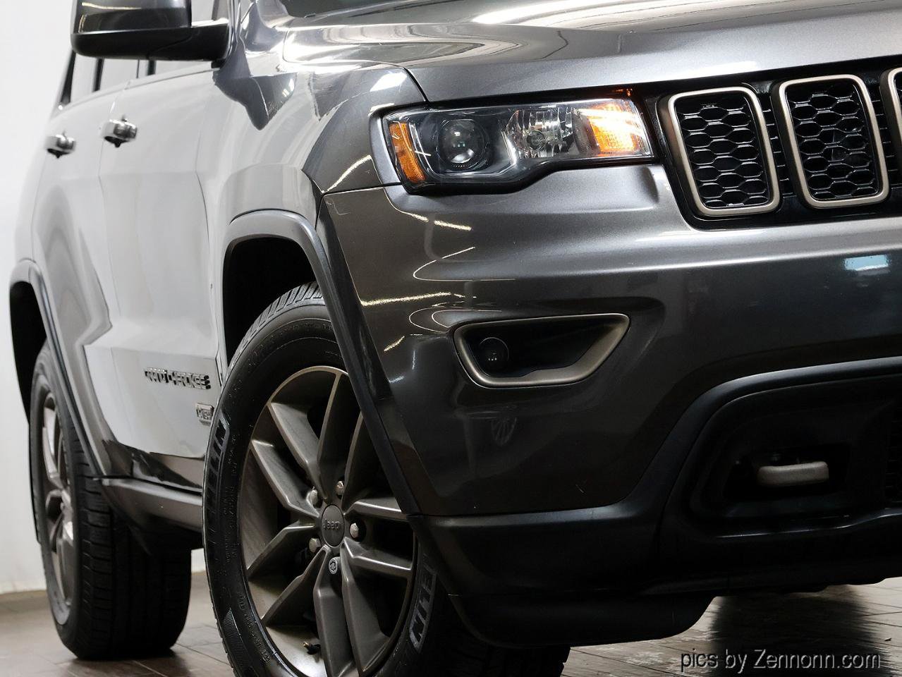 Used 2016 Jeep Grand Cherokee Laredo 75th Anniversary AWD/4WD image 4