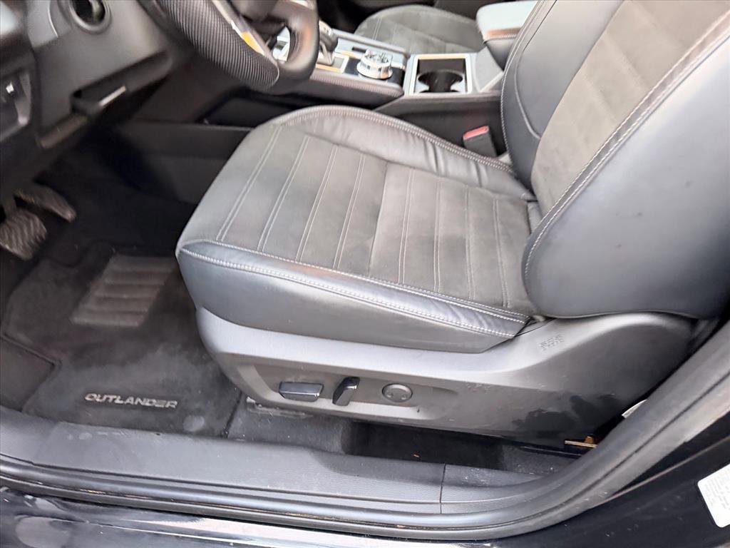 Used 2023 Mitsubishi Outlander SE image 8