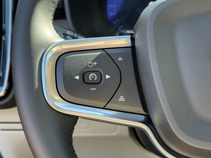 New 2026 Volvo XC40 B5 Ultra w/ Climate Package AWD/4WD image 11