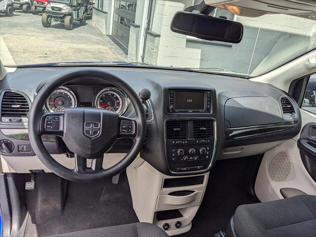 Used 2020 Dodge Grand Caravan SE w/ UConnect Hands-Free Group FWD image 12