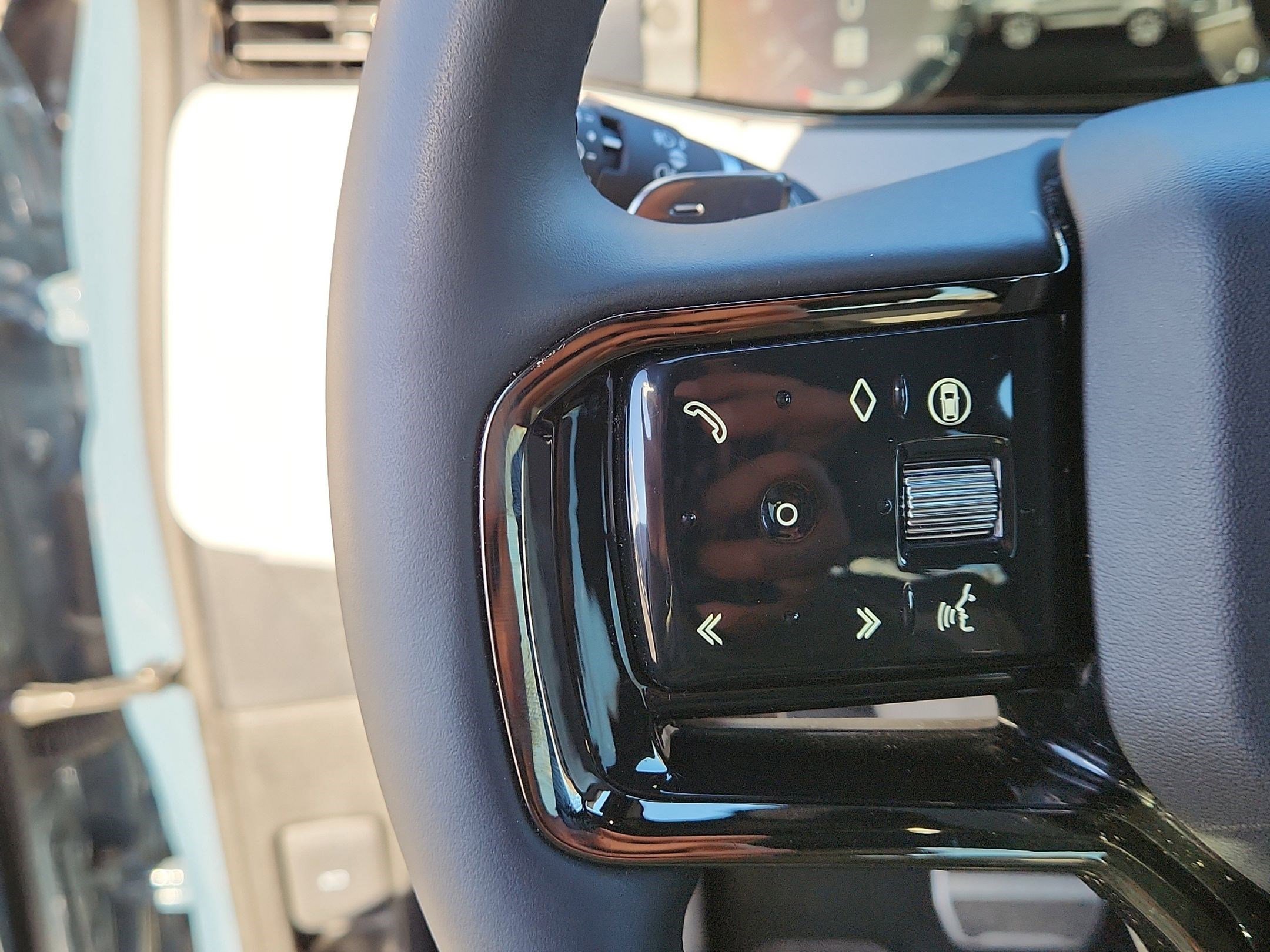 Used 2026 Land Rover Range Rover Evoque Dynamic SE image 15