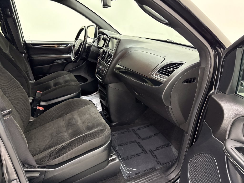 Used 2018 Dodge Grand Caravan SE FWD image 21