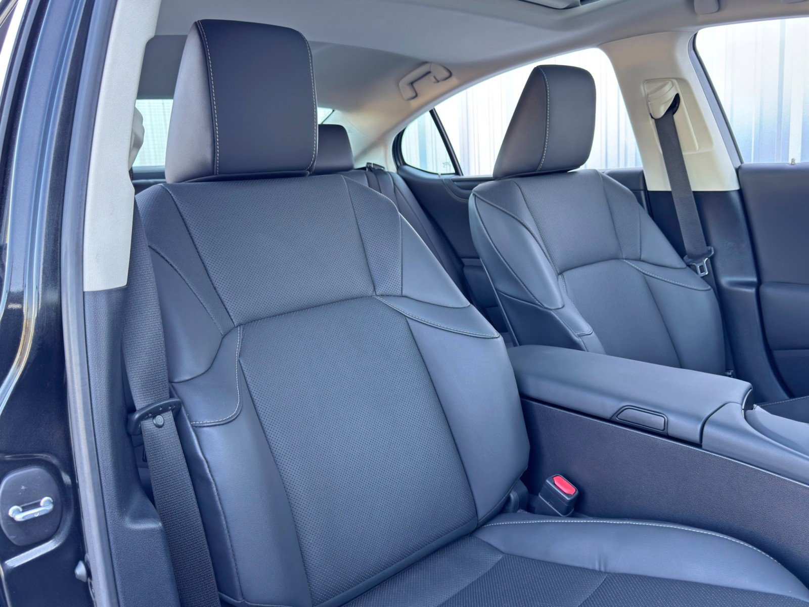 Used 2022 Lexus ES 300h w/ Premium Package FWD image 39