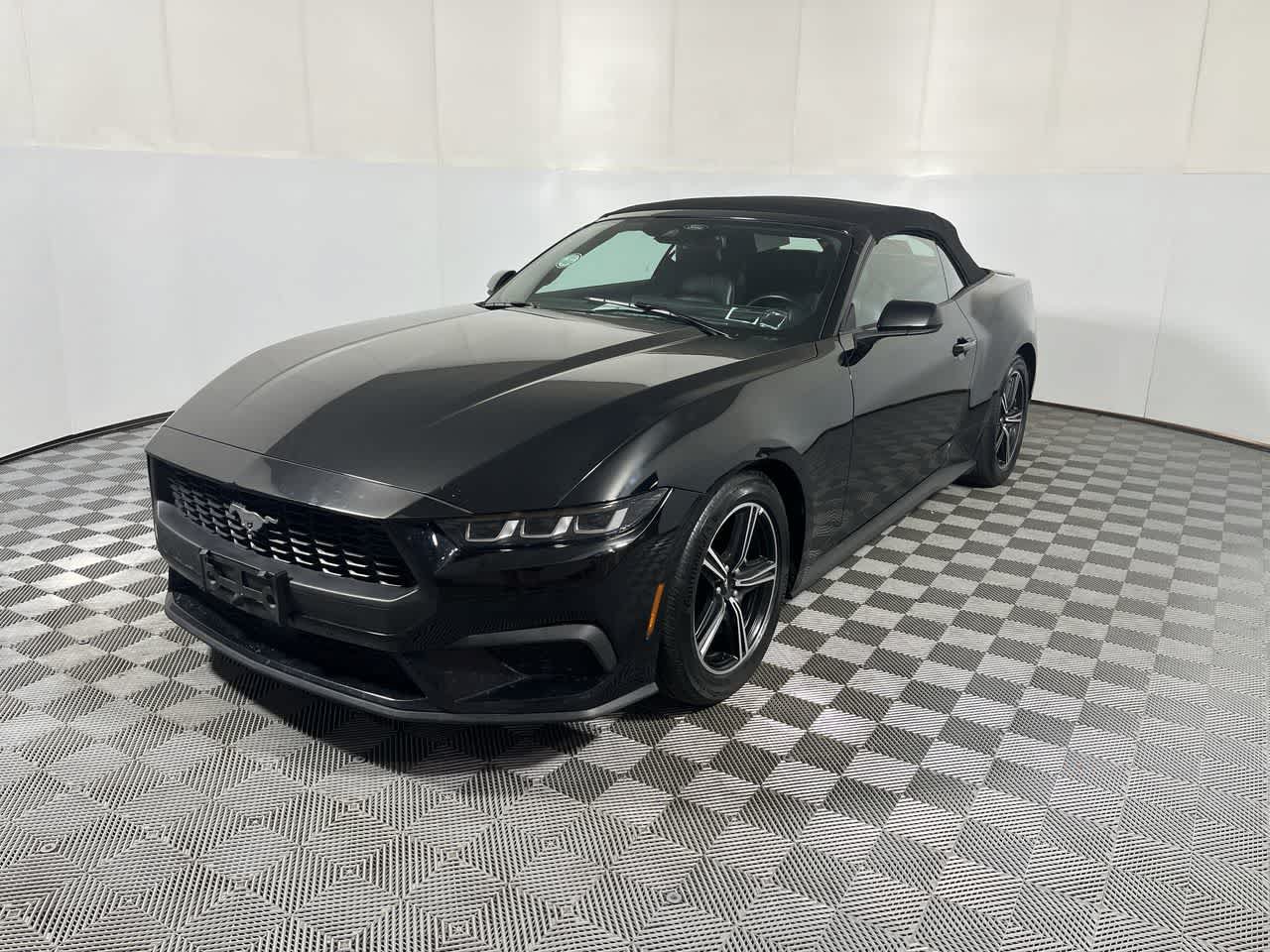 Used 2025 Ford Mustang Premium RWD image 4