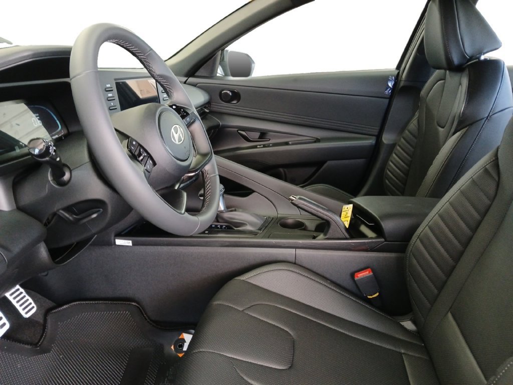 New 2026 Hyundai Elantra SEL Sport FWD image 9