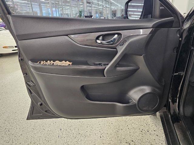 Used 2018 Nissan Rogue SV AWD/4WD image 27
