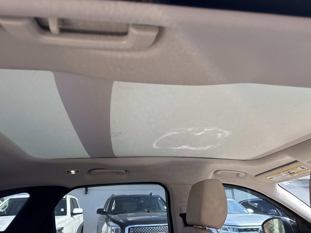 Used 2017 Jaguar F-PACE Prestige image 12