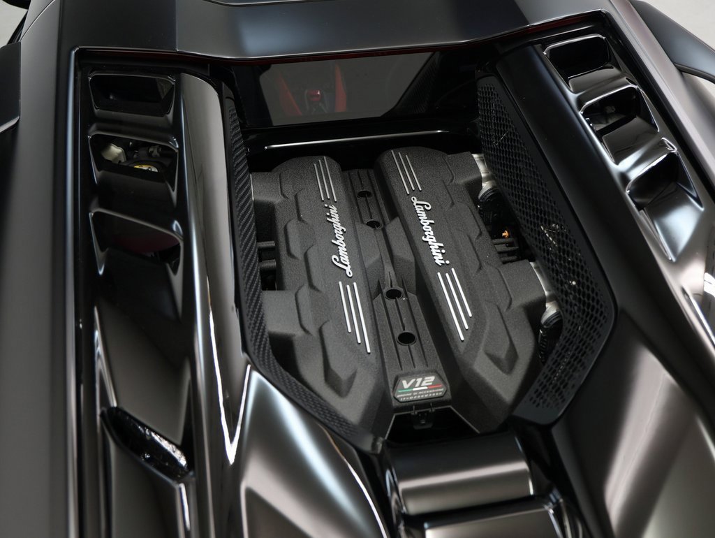 Used 2024 Lamborghini Revuelto image 38
