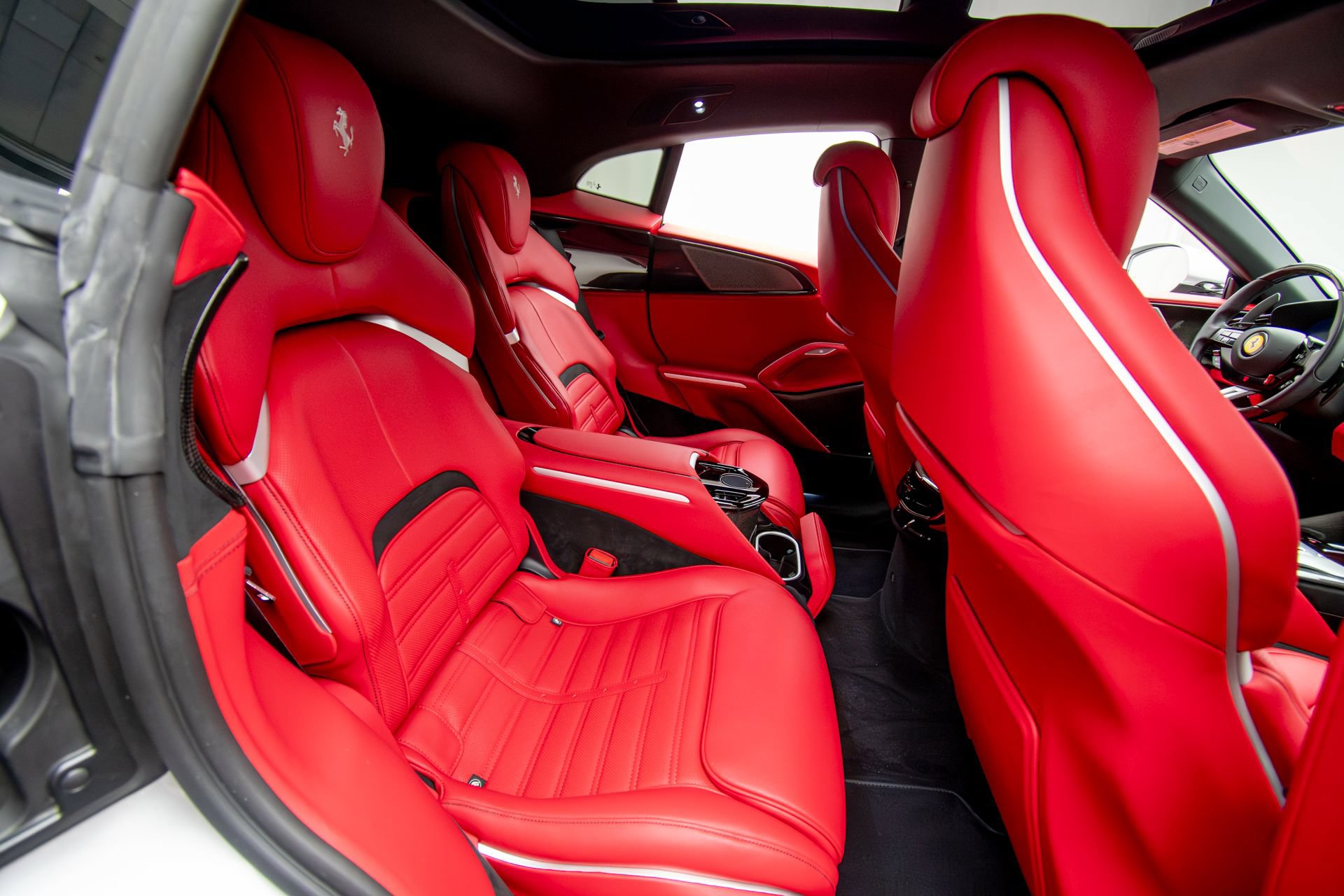 Used 2025 Ferrari Purosangue AWD/4WD image 30