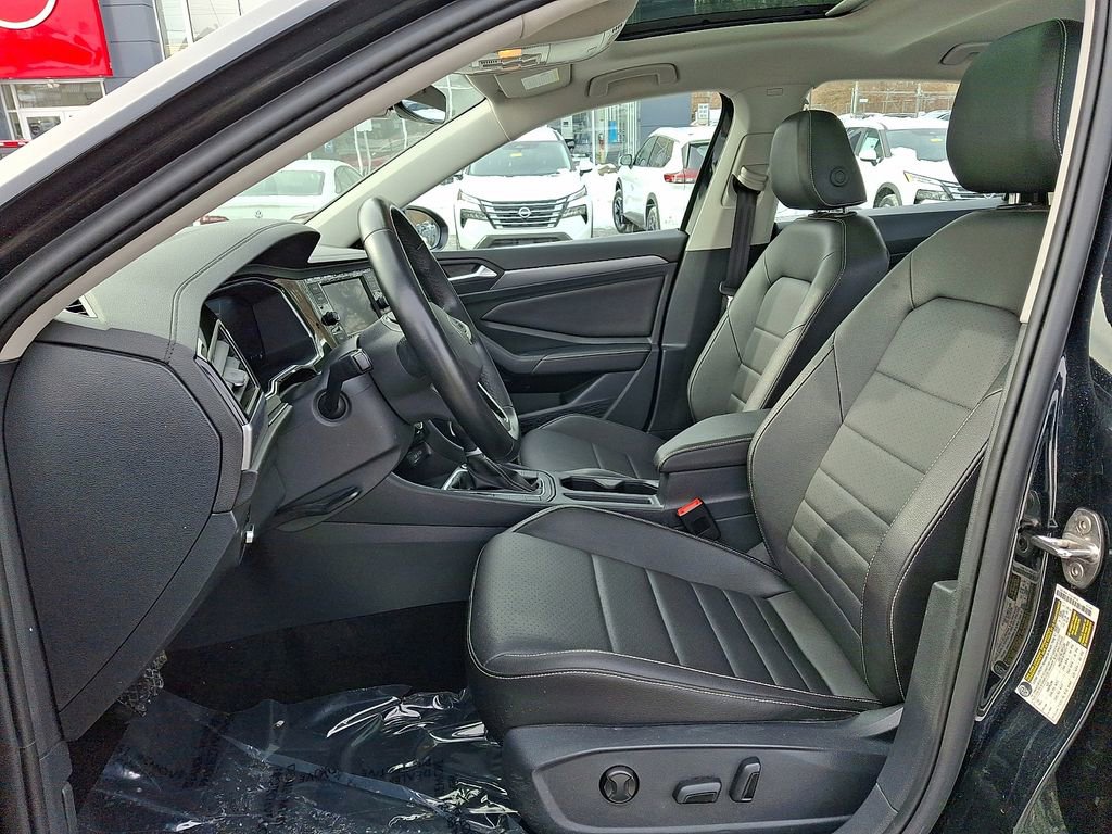 Used 2024 Volkswagen Jetta SE image 13