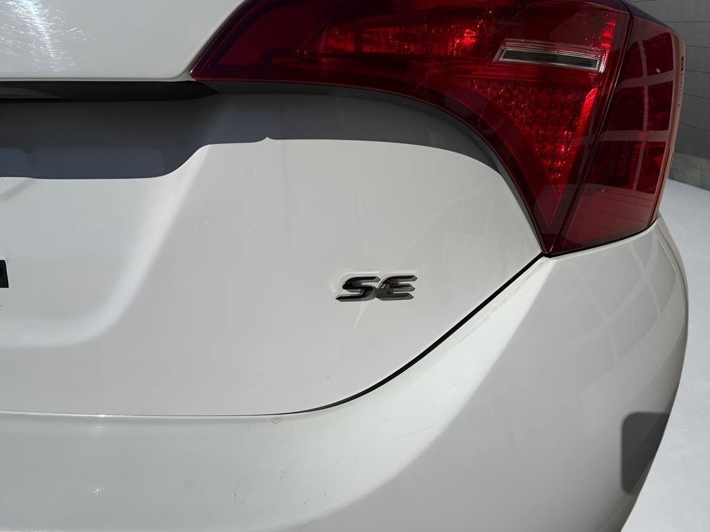 Used 2017 Toyota Corolla SE image 29