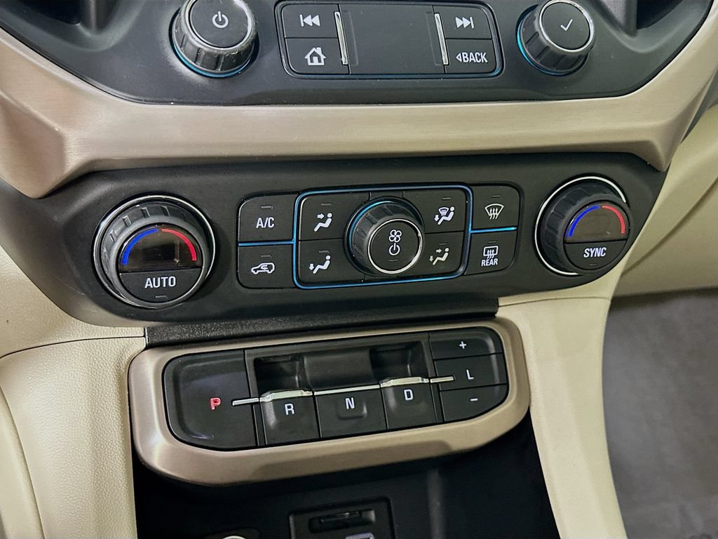 Used 2020 GMC Acadia Denali w/ Technology Package FWD image 24