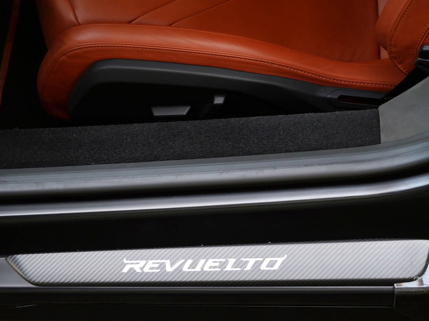 Used 2025 Lamborghini Revuelto AWD/4WD image 14