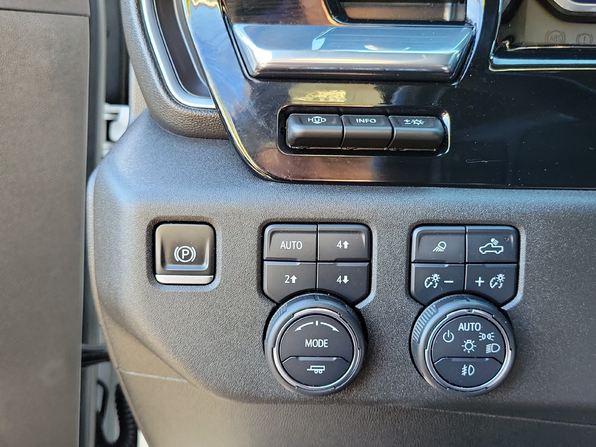 Used 2024 Chevrolet Silverado 2500 High Country w/ High Country Premium Package AWD/4WD image 12