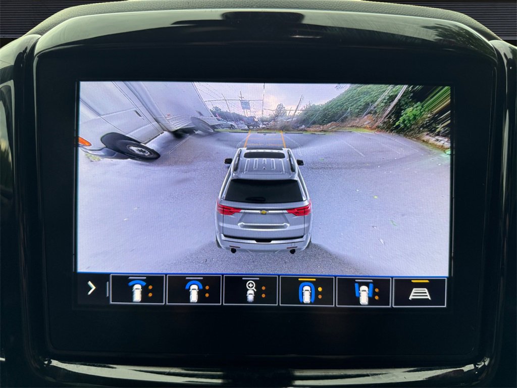 Used 2021 Chevrolet Traverse LT w/ LT Premium Package image 12