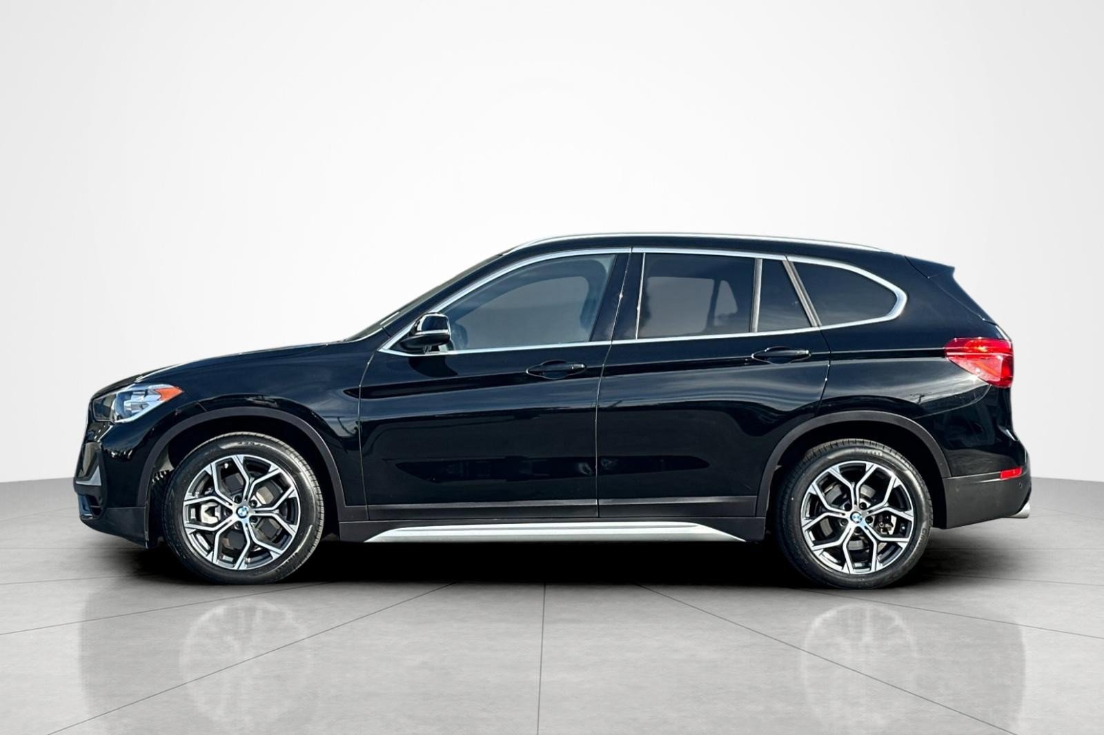 Used 2021 BMW X1 sDrive28i w/ Convenience Package FWD image 2