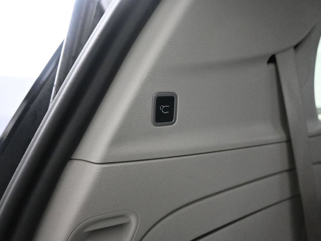Used 2024 Chrysler Pacifica Limited FWD image 26