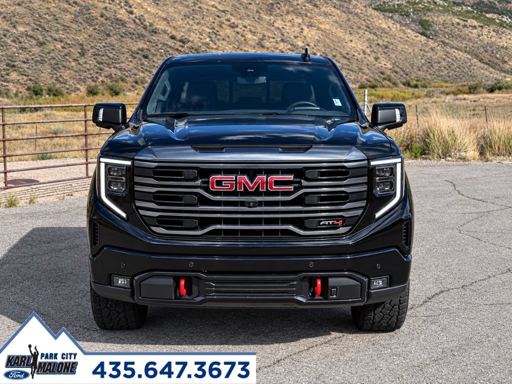 Used 2022 GMC Sierra 1500 AT4 w/ Technology Package AWD/4WD image 9