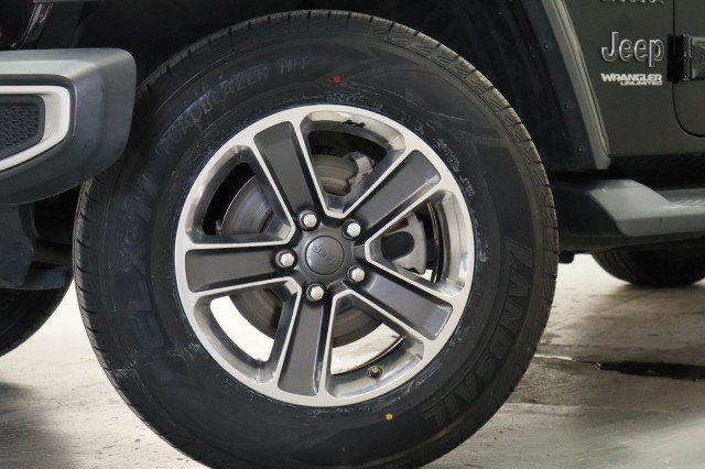 Used 2019 Jeep Wrangler Unlimited Sahara AWD/4WD image 3