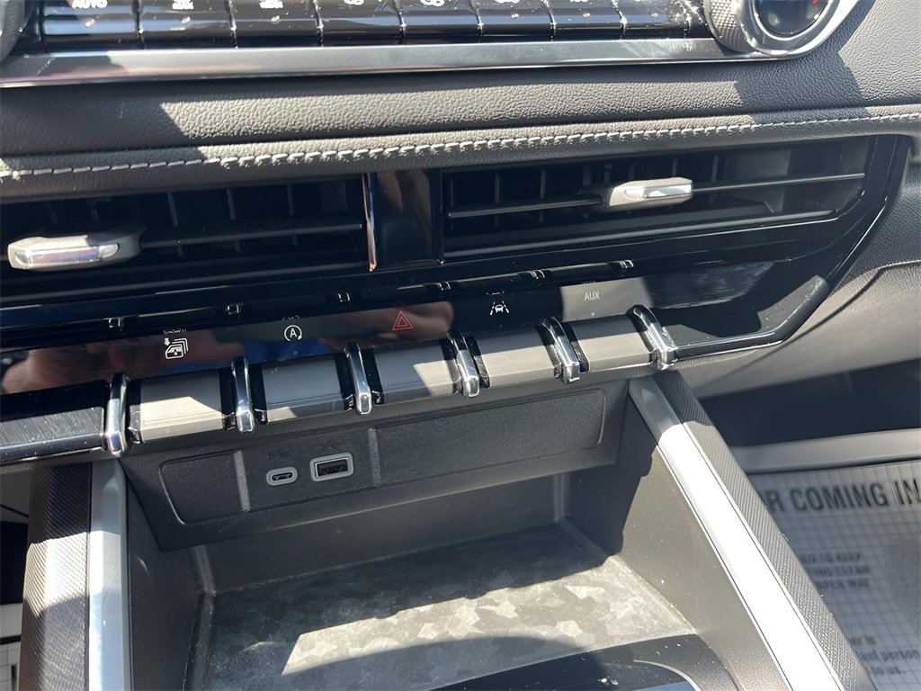 Used 2024 Chevrolet Colorado LT w/ LT Convenience Package image 19