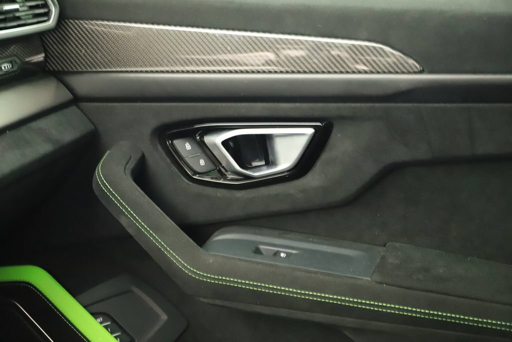 Used 2023 Lamborghini Urus Performante AWD/4WD image 32